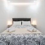 Sicilian Jacuzzi - 2br Apartment